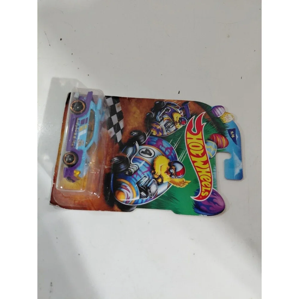 NIP Hot Wheels Easter 2017 1:64 Die Cast Flight 03 Hot Hatchback
